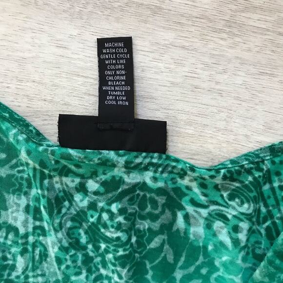 INC Emerald Green Short Sleeve V-Neck Twist Top - Medium - Picture 4 of 4